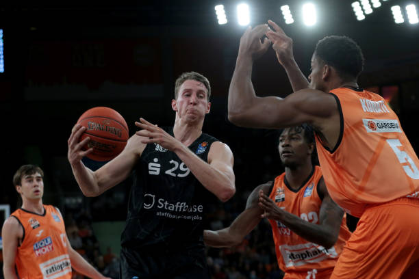 具威胁的进 具威胁的进